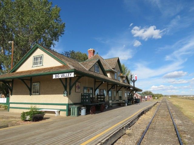 https://mdw-travel-data-us-east-1.s3.amazonaws.com/img/country/Canada/Alberta-Prairie-Railway-Excursions/img_02.jpg