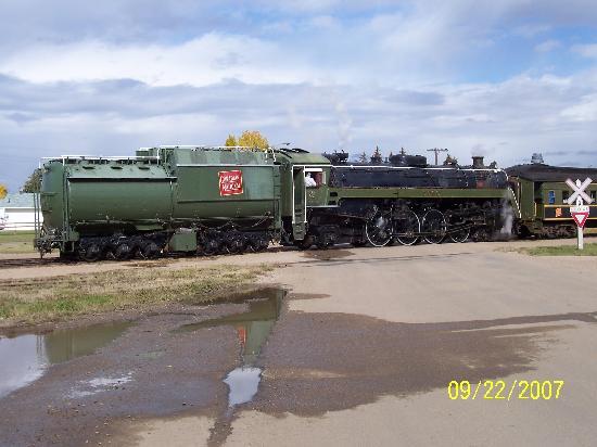 https://mdw-travel-data-us-east-1.s3.amazonaws.com/img/country/Canada/Alberta-Prairie-Railway-Excursions/img_04.jpg