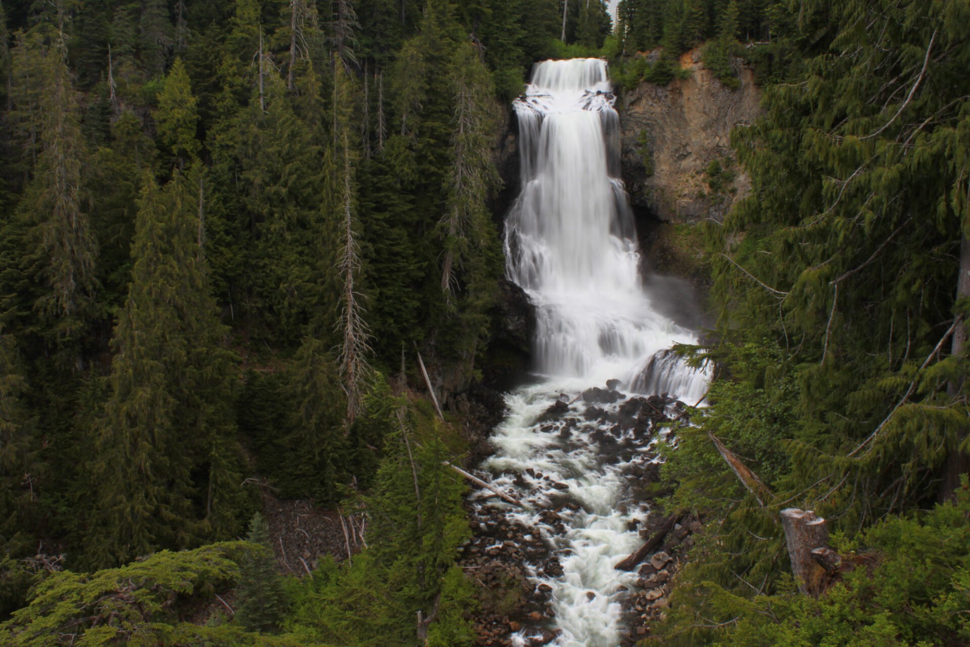 https://mdw-travel-data-us-east-1.s3.amazonaws.com/img/country/Canada/Alexander-Falls/img_03.jpg