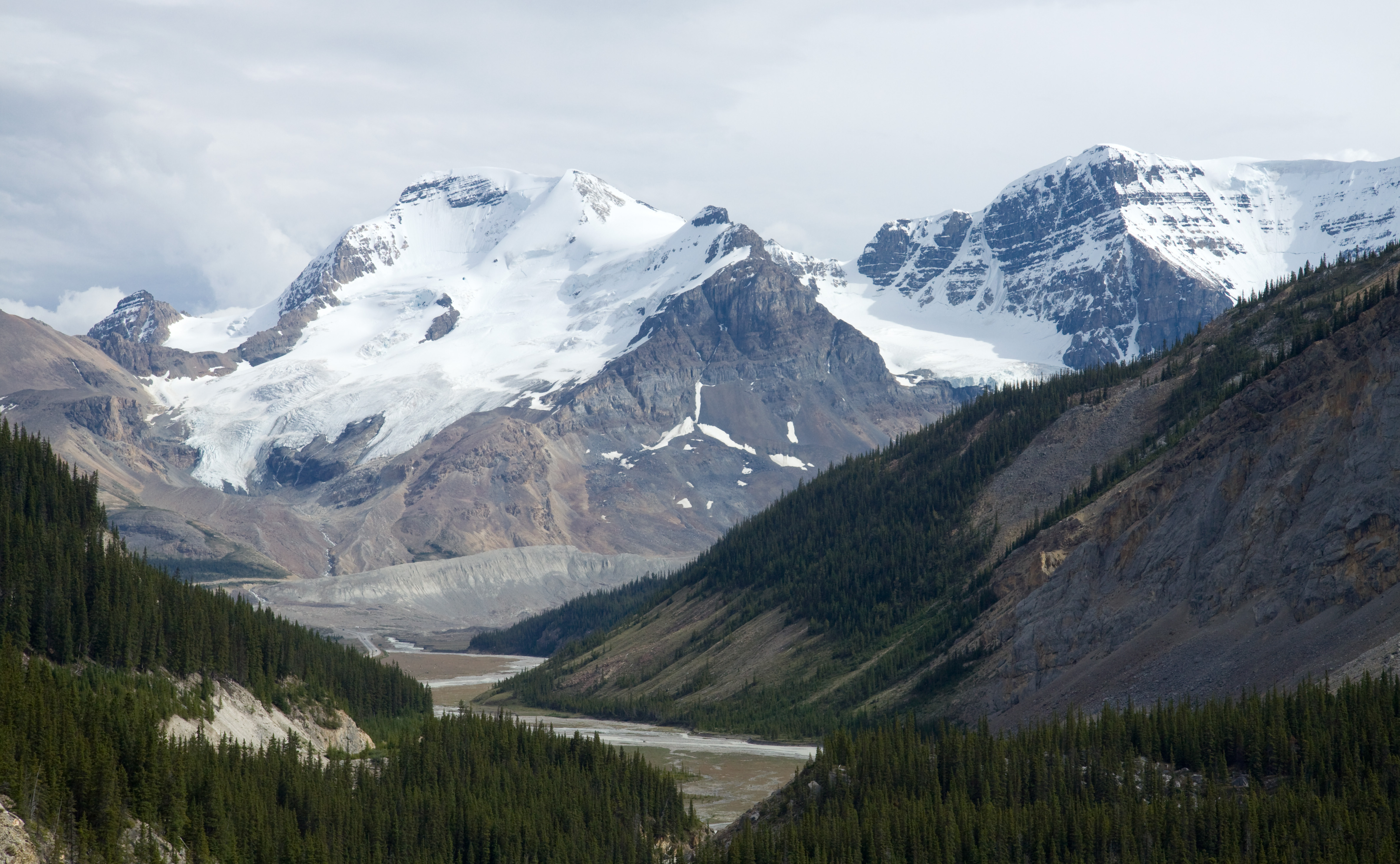 https://mdw-travel-data-us-east-1.s3.amazonaws.com/img/country/Canada/Athabasca-Glacier/img_00.jpg