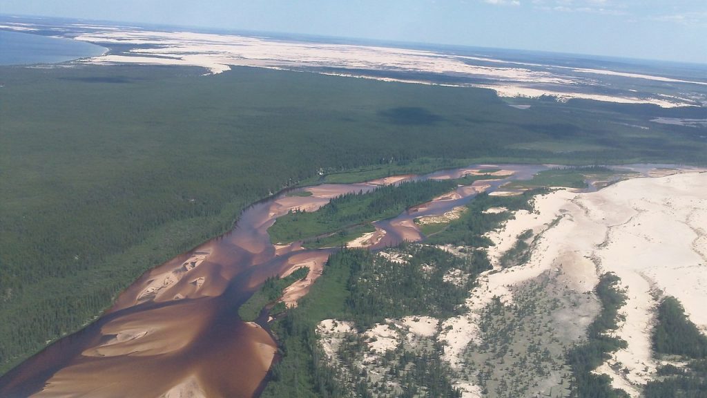 https://mdw-travel-data-us-east-1.s3.amazonaws.com/img/country/Canada/Athabasca-Sand-Dunes-Provincial-Park/img_01.jpg