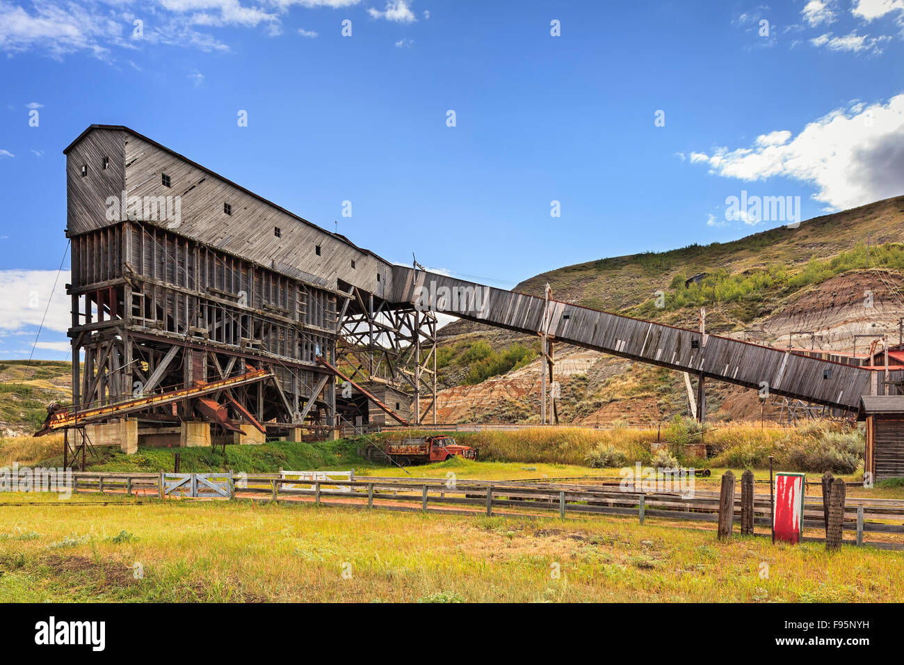 https://mdw-travel-data-us-east-1.s3.amazonaws.com/img/country/Canada/Atlas-Coal-Mine-National-Historic-Site/img_02.jpg