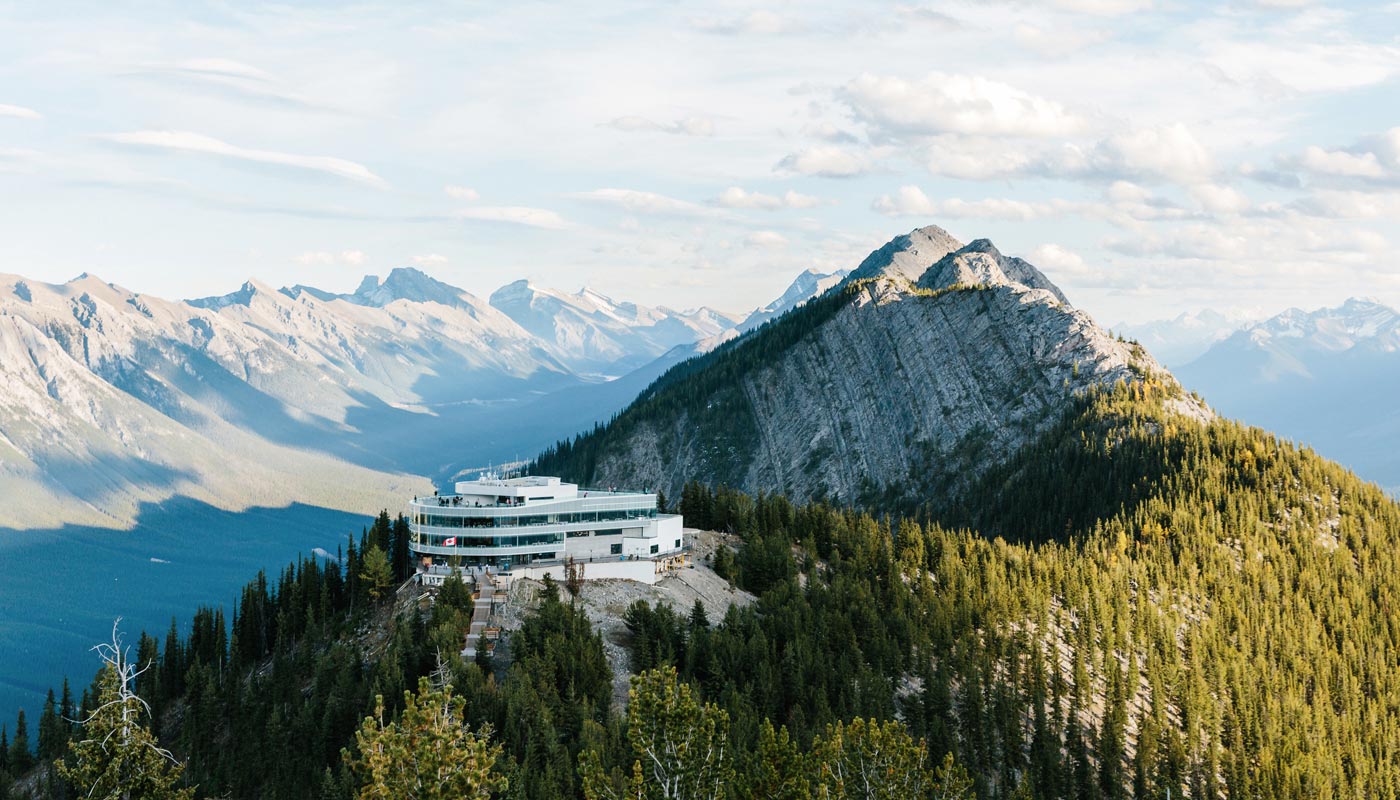 https://mdw-travel-data-us-east-1.s3.amazonaws.com/img/country/Canada/Banff-Gondola/img_03.jpg