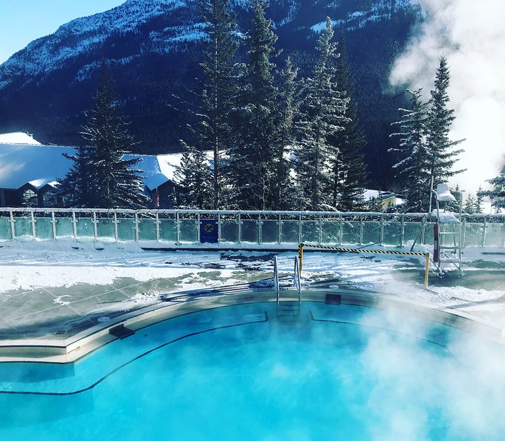 https://mdw-travel-data-us-east-1.s3.amazonaws.com/img/country/Canada/Banff-Upper-Hot-Springs/img_02.jpg