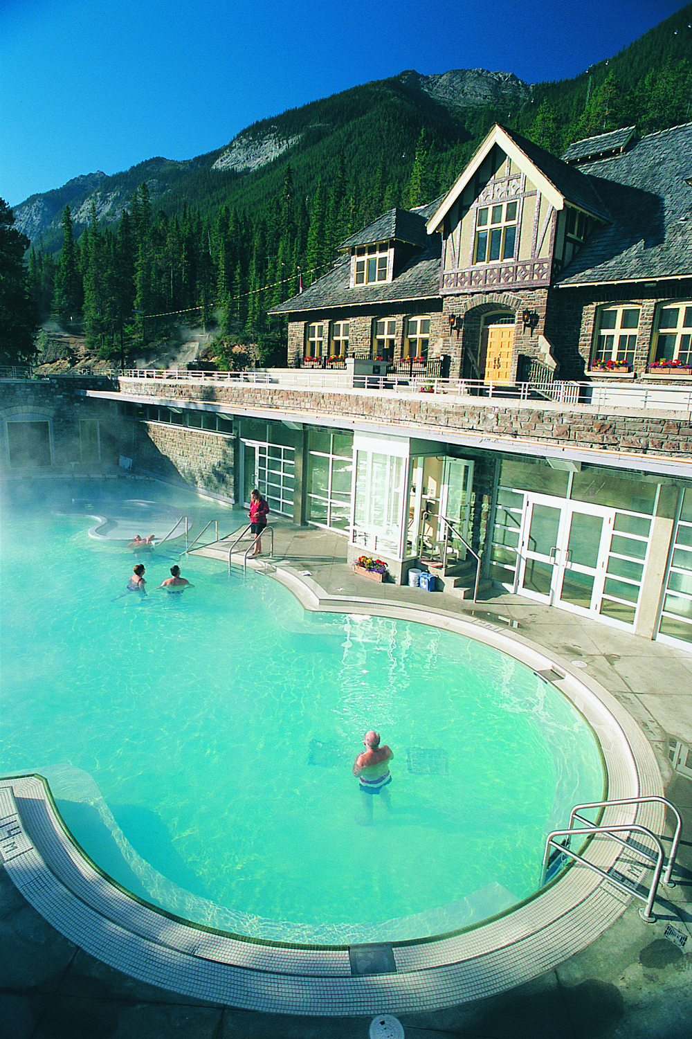 https://mdw-travel-data-us-east-1.s3.amazonaws.com/img/country/Canada/Banff-Upper-Hot-Springs/img_03.jpg