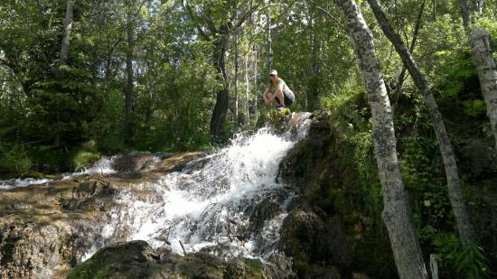 https://mdw-travel-data-us-east-1.s3.amazonaws.com/img/country/Canada/Big-Hill-Springs-Provincial-Park/img_05.jpg