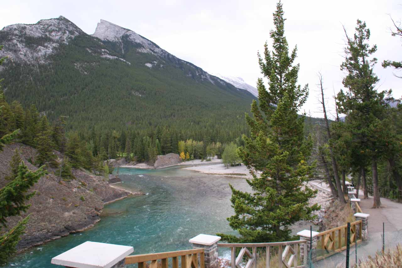 https://mdw-travel-data-us-east-1.s3.amazonaws.com/img/country/Canada/Bow-Falls/img_02.jpg
