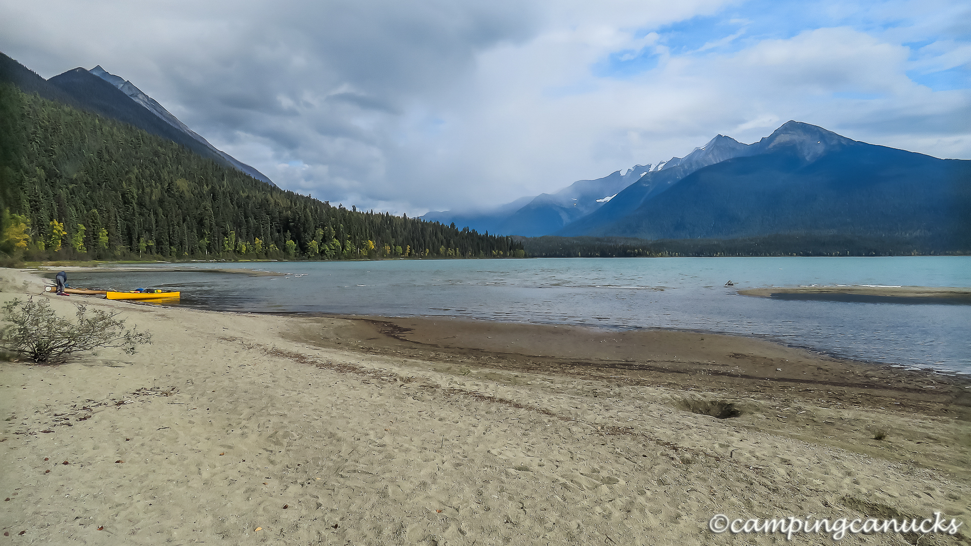 https://mdw-travel-data-us-east-1.s3.amazonaws.com/img/country/Canada/Bowron-Lake-Provincial-Park/img_01.jpg