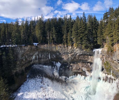 https://mdw-travel-data-us-east-1.s3.amazonaws.com/img/country/Canada/Brandywine-Falls-Provincial-Park/img_01.jpg