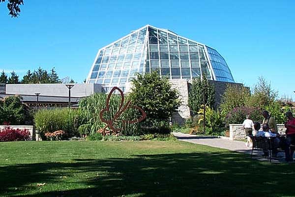 https://mdw-travel-data-us-east-1.s3.amazonaws.com/img/country/Canada/Butterfly-Conservatory/img_01.jpg