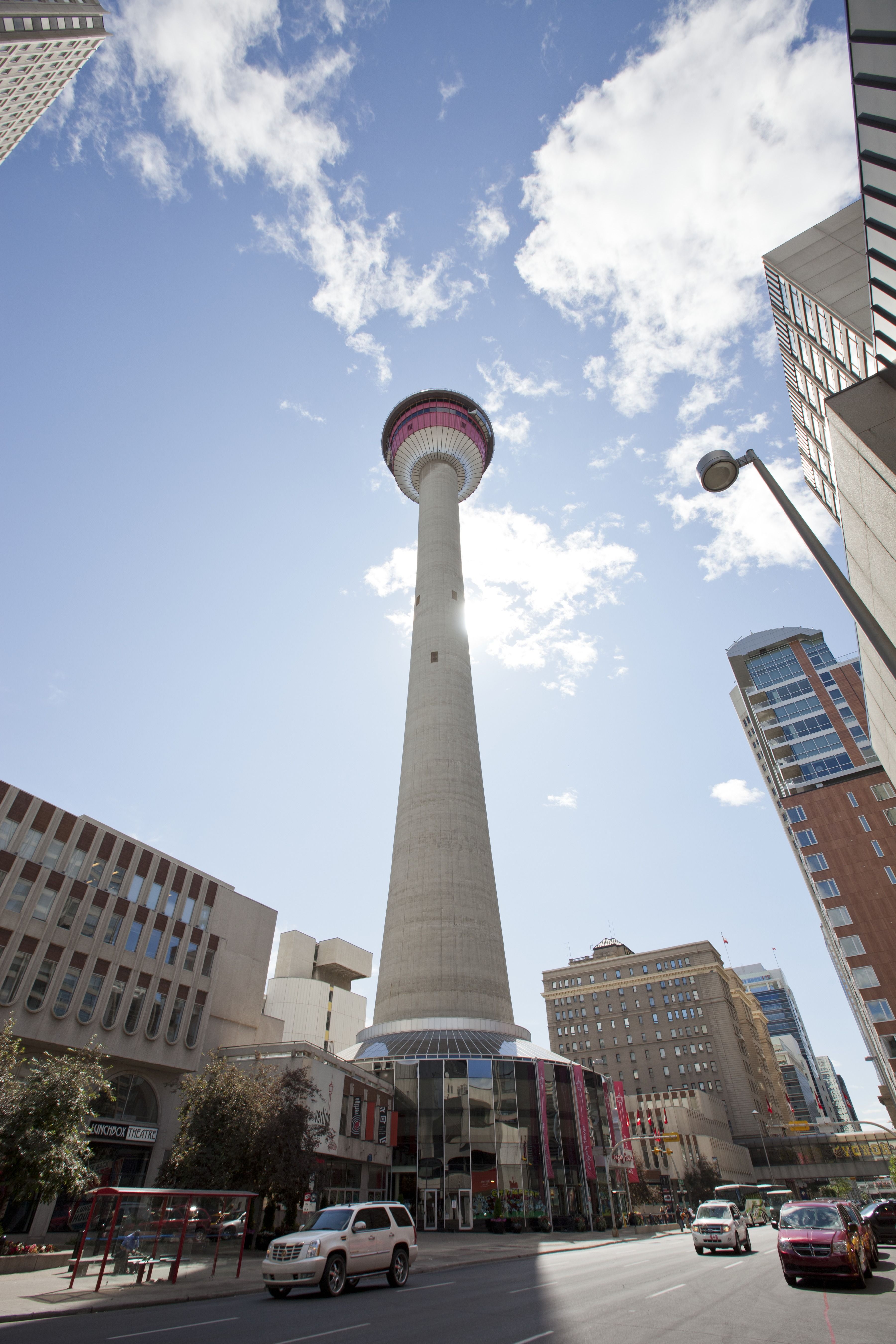 https://mdw-travel-data-us-east-1.s3.amazonaws.com/img/country/Canada/Calgary-Tower/img_01.jpg