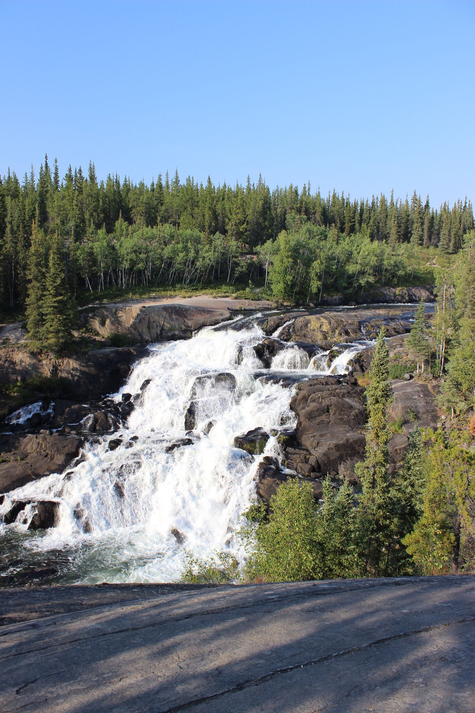 https://mdw-travel-data-us-east-1.s3.amazonaws.com/img/country/Canada/Cameron-Falls/img_03.jpg