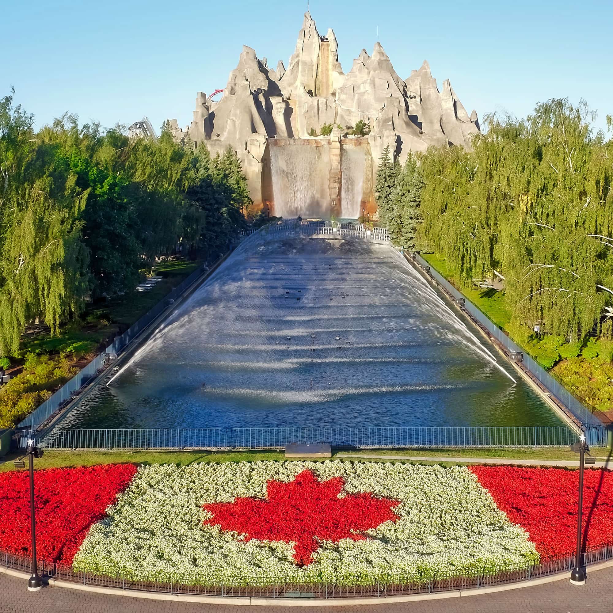 https://mdw-travel-data-us-east-1.s3.amazonaws.com/img/country/Canada/Canadas-Wonderland/img_01.jpg