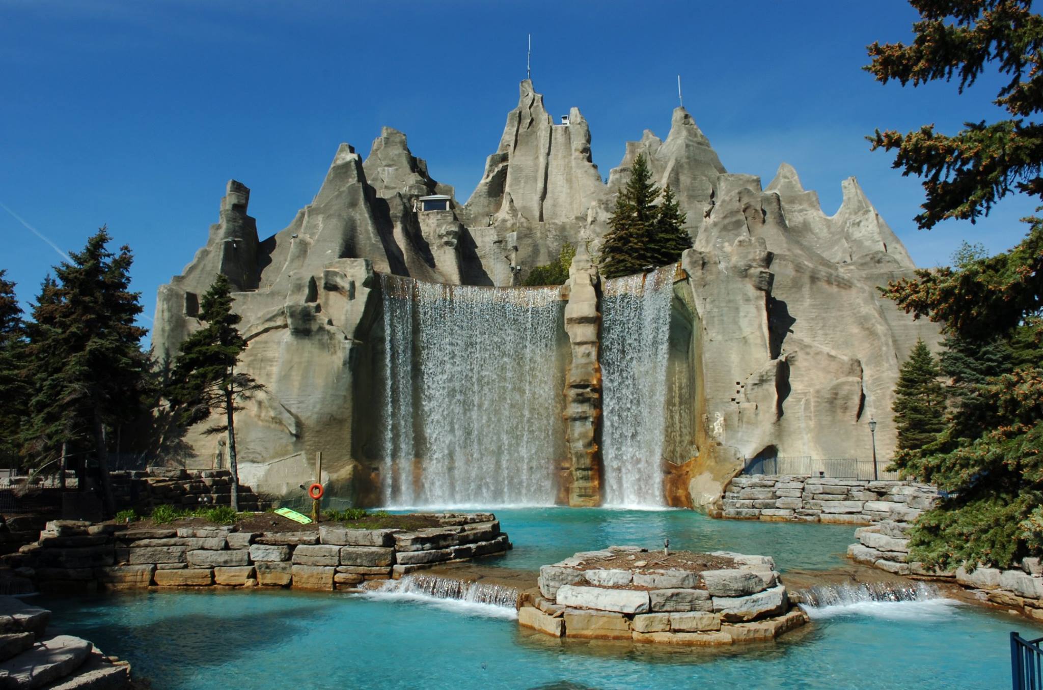 https://mdw-travel-data-us-east-1.s3.amazonaws.com/img/country/Canada/Canadas-Wonderland/img_02.jpg
