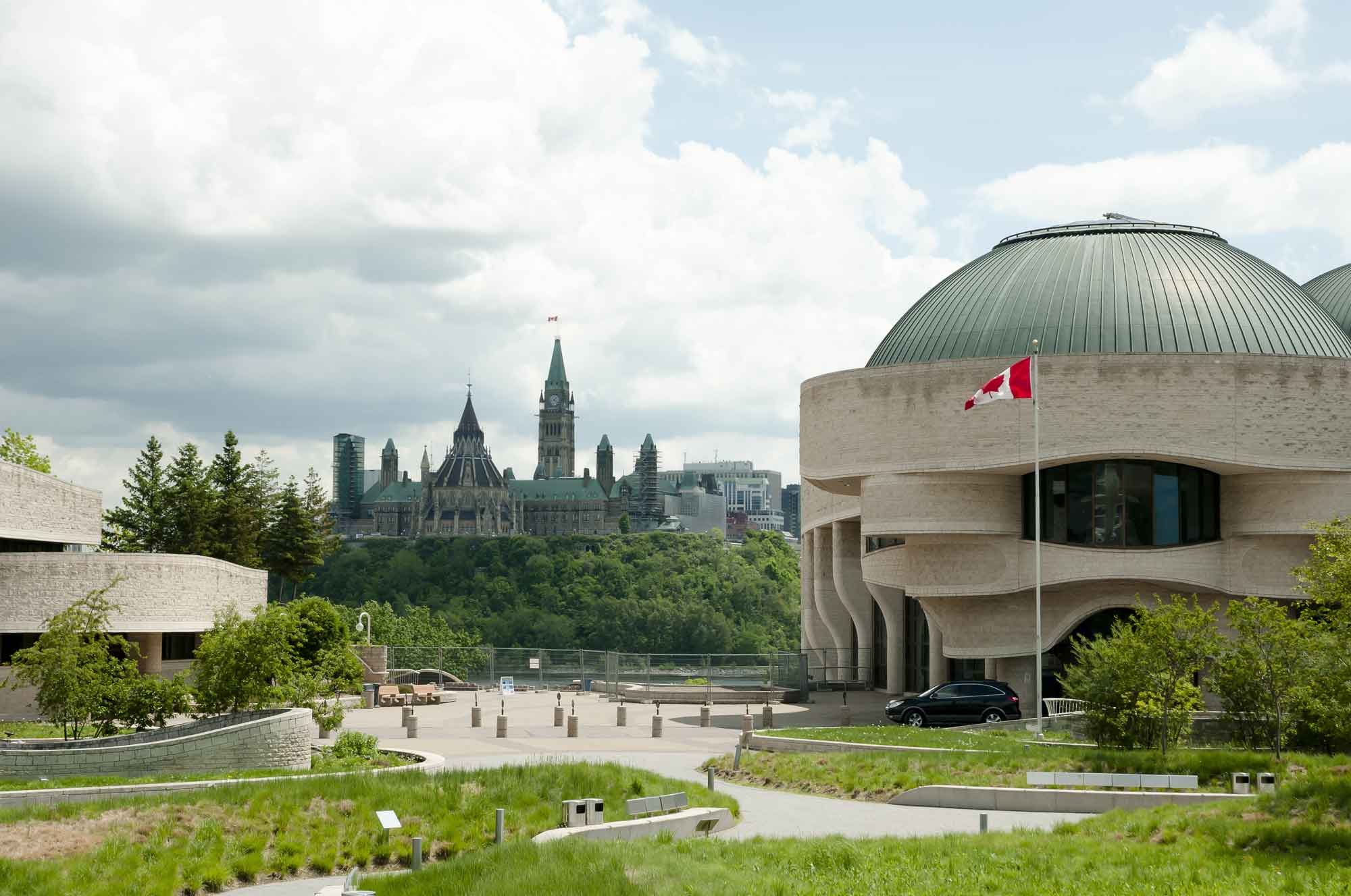 https://mdw-travel-data-us-east-1.s3.amazonaws.com/img/country/Canada/Canadian-Museum-of-Contemporary-Photography/img_03.jpg
