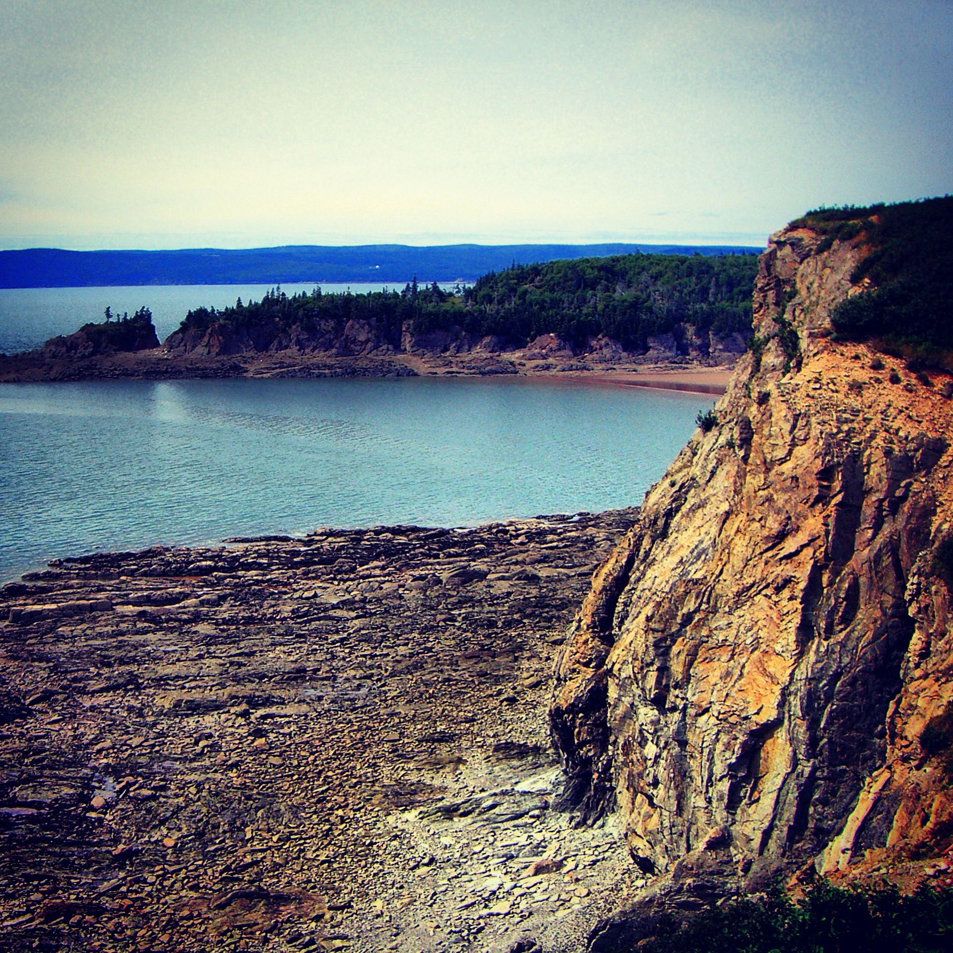 https://mdw-travel-data-us-east-1.s3.amazonaws.com/img/country/Canada/Cape-Enrage/img_01.jpg