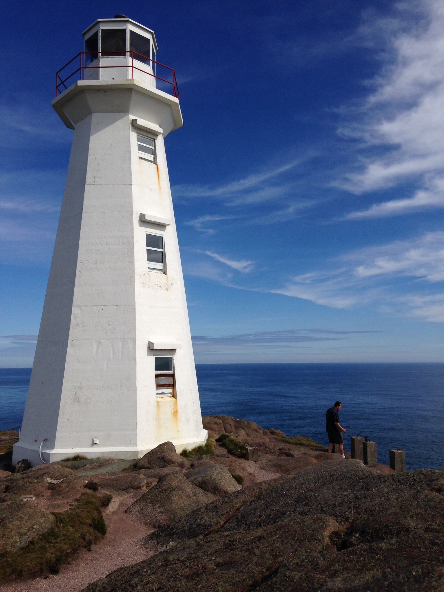 https://mdw-travel-data-us-east-1.s3.amazonaws.com/img/country/Canada/Cape-Spear-Lighthouse-National-Historic-Site/img_01.jpg