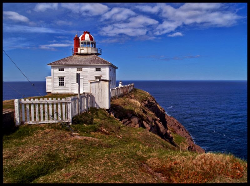 https://mdw-travel-data-us-east-1.s3.amazonaws.com/img/country/Canada/Cape-Spear-Lighthouse-National-Historic-Site/img_02.jpg