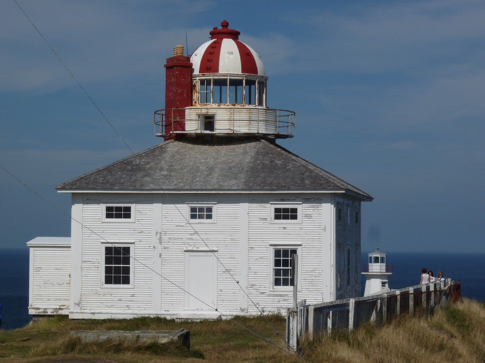 https://mdw-travel-data-us-east-1.s3.amazonaws.com/img/country/Canada/Cape-Spear-Lighthouse-National-Historic-Site/img_05.jpg