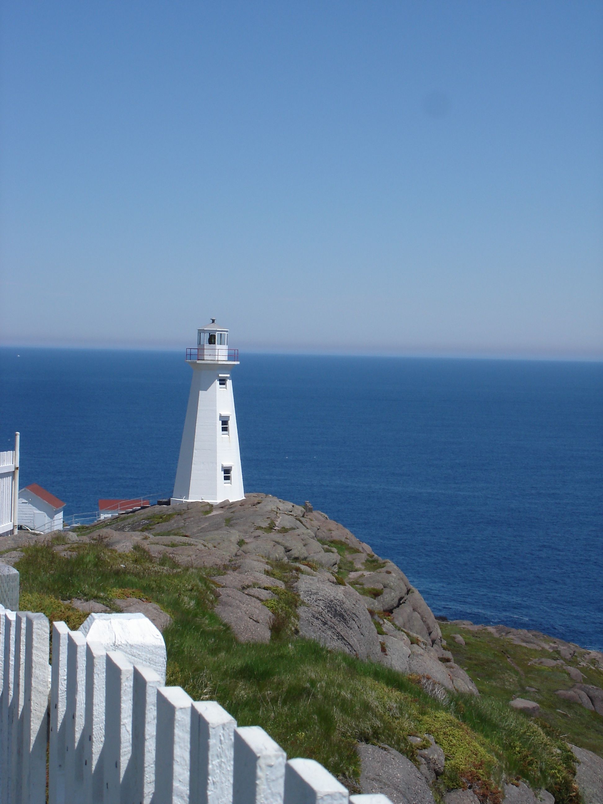 https://mdw-travel-data-us-east-1.s3.amazonaws.com/img/country/Canada/Cape-Spear/img_03.jpg