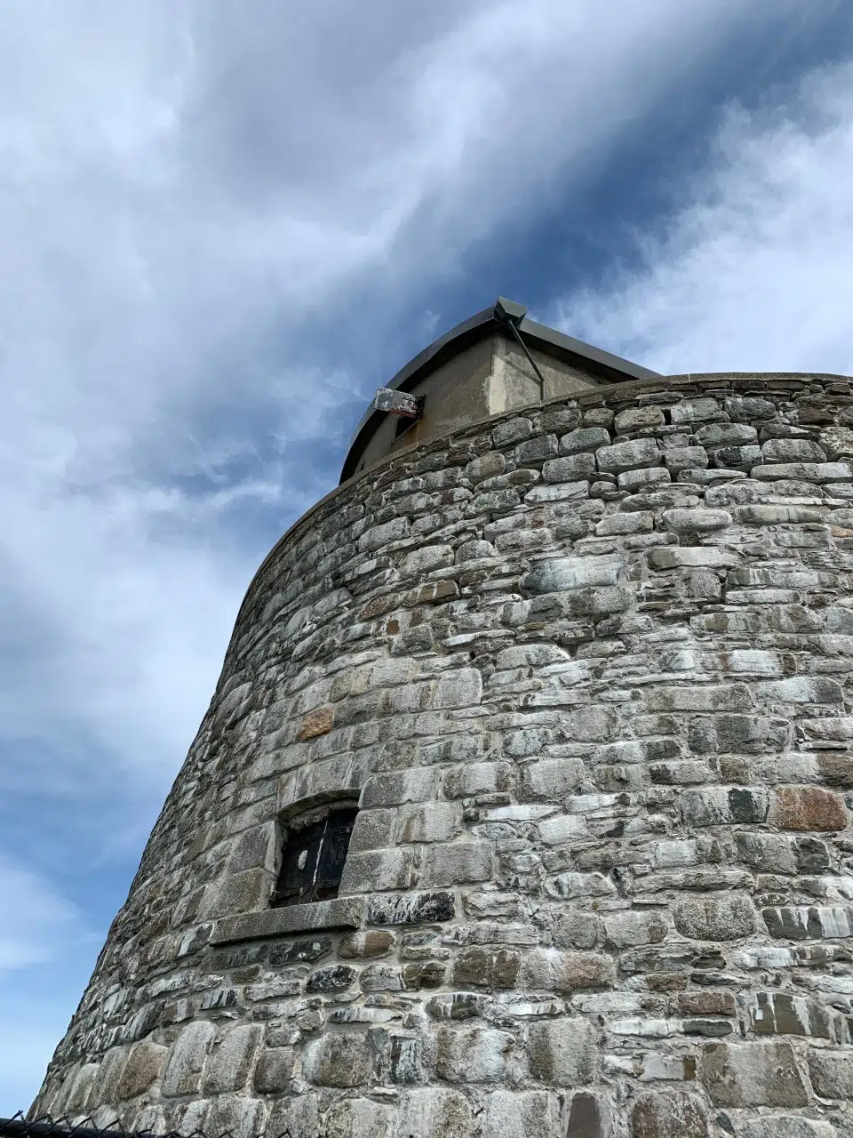 https://mdw-travel-data-us-east-1.s3.amazonaws.com/img/country/Canada/Carleton-Martello-Tower/img_01.jpg