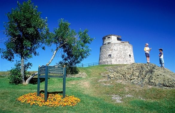 https://mdw-travel-data-us-east-1.s3.amazonaws.com/img/country/Canada/Carleton-Martello-Tower/img_03.jpg