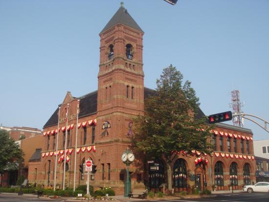 https://mdw-travel-data-us-east-1.s3.amazonaws.com/img/country/Canada/Charlottetown-Civic-Centre/img_03.jpg