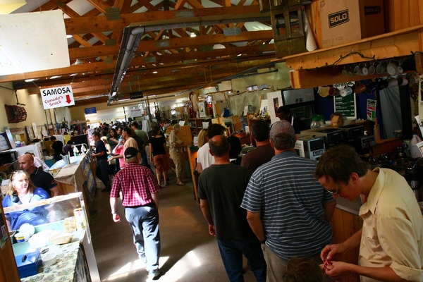 https://mdw-travel-data-us-east-1.s3.amazonaws.com/img/country/Canada/Charlottetown-Farmers-Market/img_01.jpg