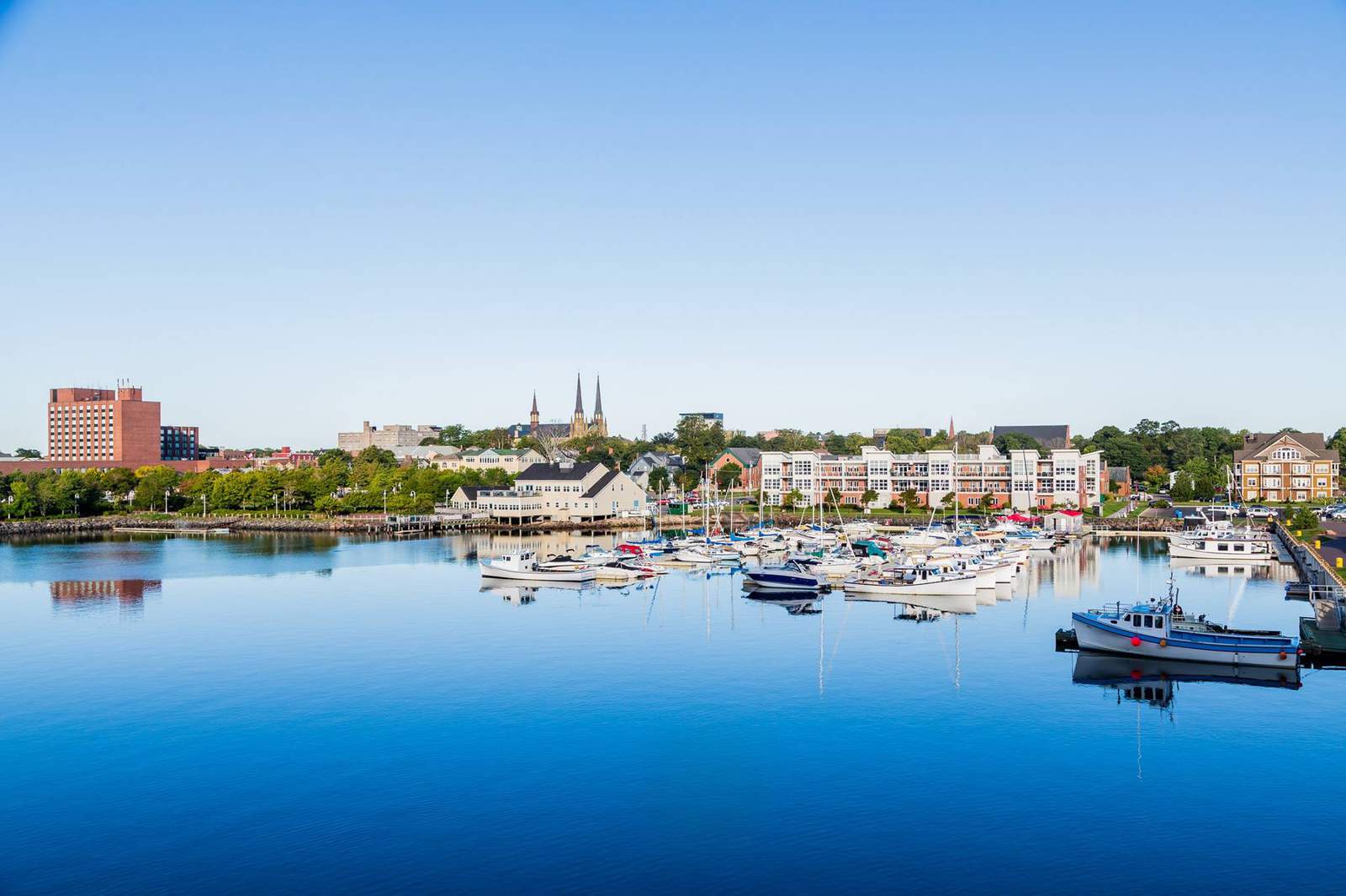 https://mdw-travel-data-us-east-1.s3.amazonaws.com/img/country/Canada/Charlottetown-Harbor/img_03.jpg