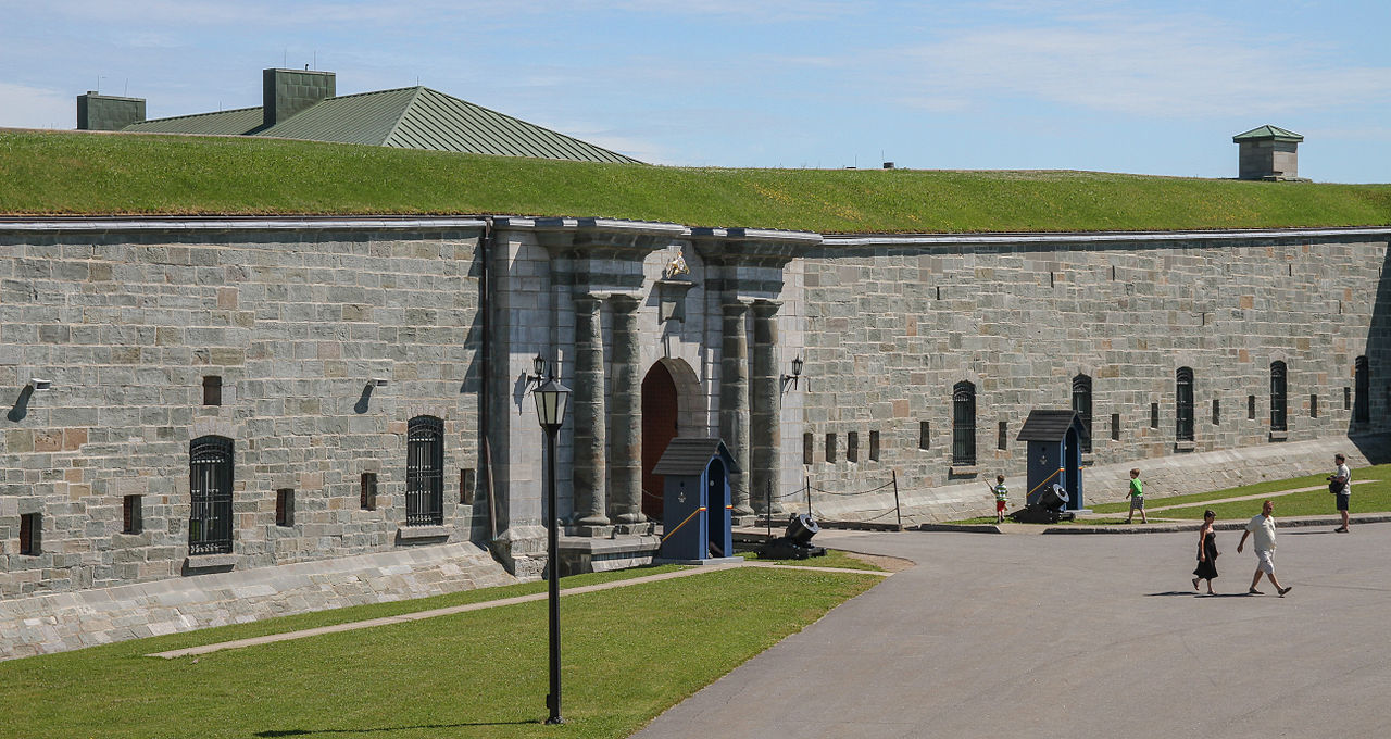 https://mdw-travel-data-us-east-1.s3.amazonaws.com/img/country/Canada/Citadelle-of-Quebec/img_01.jpg