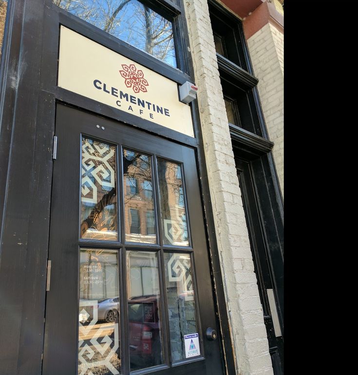 https://mdw-travel-data-us-east-1.s3.amazonaws.com/img/country/Canada/Clementine-Cafe/img_01.jpg
