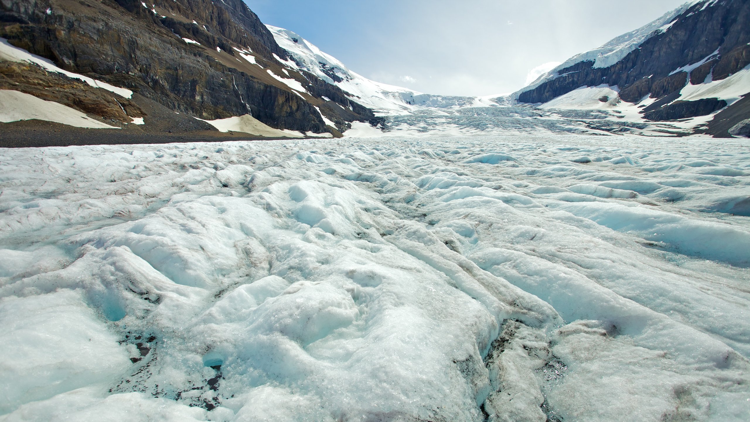 https://mdw-travel-data-us-east-1.s3.amazonaws.com/img/country/Canada/Columbia-Icefield/img_04.jpg