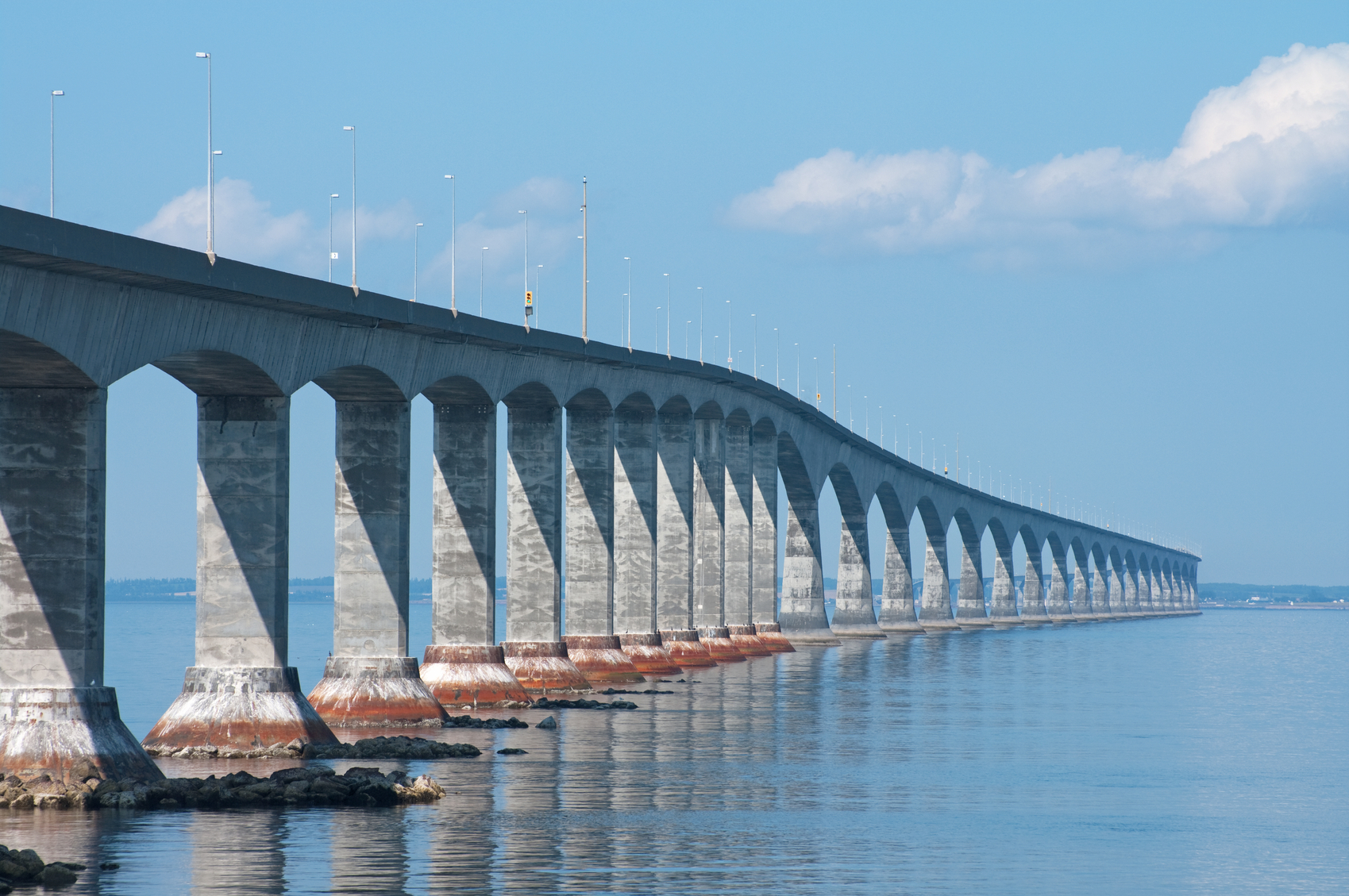 https://mdw-travel-data-us-east-1.s3.amazonaws.com/img/country/Canada/Confederation-Bridge/img_01.jpg