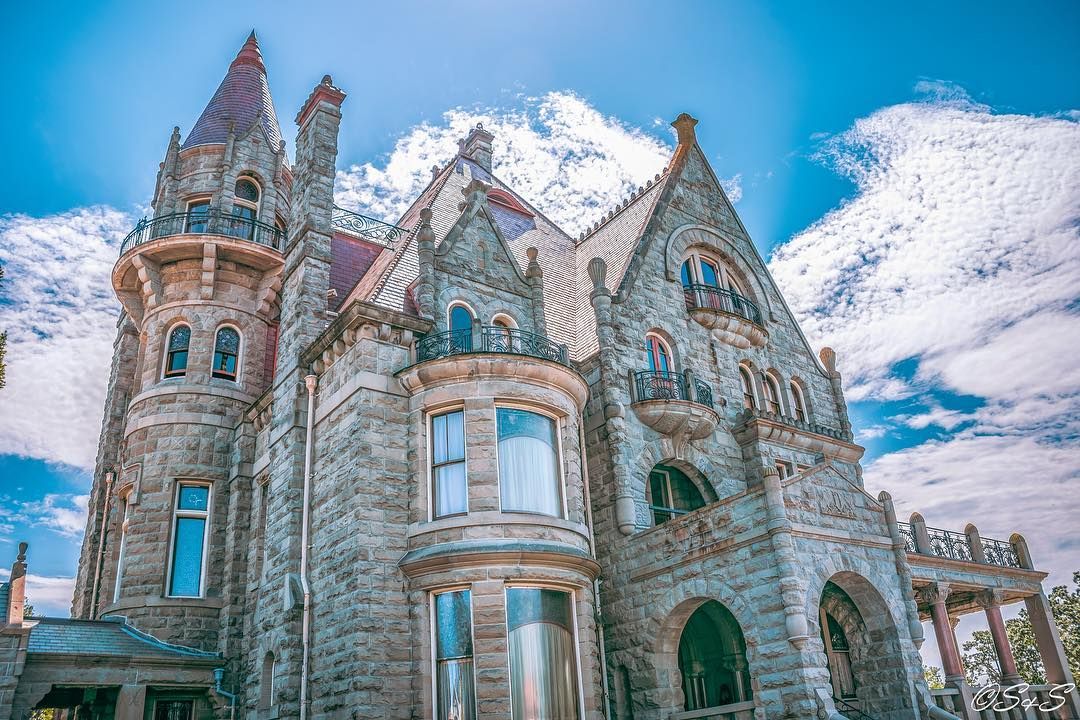 https://mdw-travel-data-us-east-1.s3.amazonaws.com/img/country/Canada/Craigdarroch-Castle/img_01.jpg