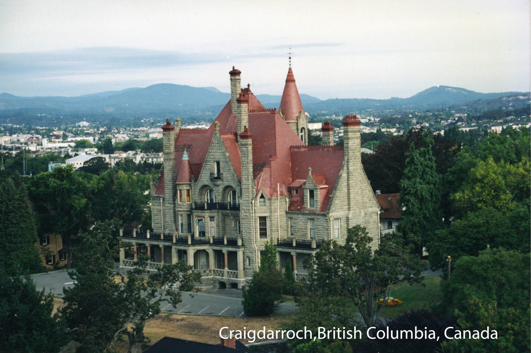 https://mdw-travel-data-us-east-1.s3.amazonaws.com/img/country/Canada/Craigdarroch-Castle/img_02.jpg