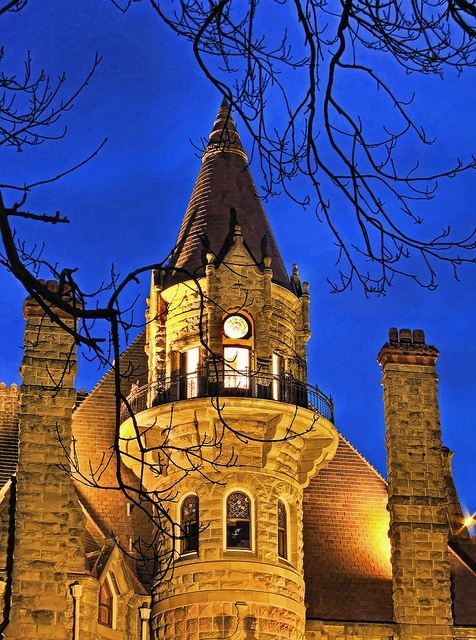 https://mdw-travel-data-us-east-1.s3.amazonaws.com/img/country/Canada/Craigdarroch-Castle/img_03.jpg