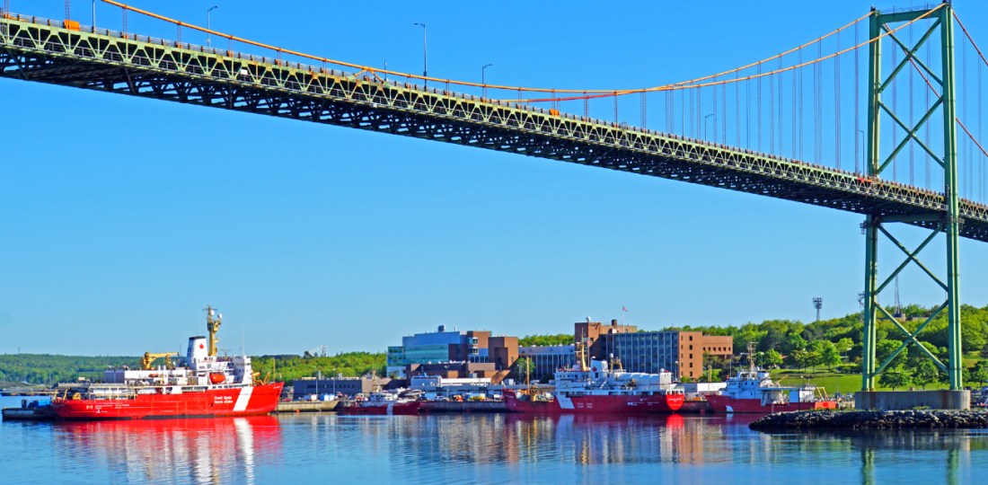 https://mdw-travel-data-us-east-1.s3.amazonaws.com/img/country/Canada/Dartmouth-Crossing/img_00.jpg