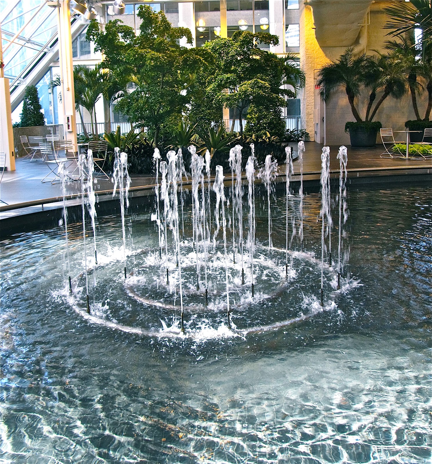 https://mdw-travel-data-us-east-1.s3.amazonaws.com/img/country/Canada/Devonian-Gardens/img_02.jpg