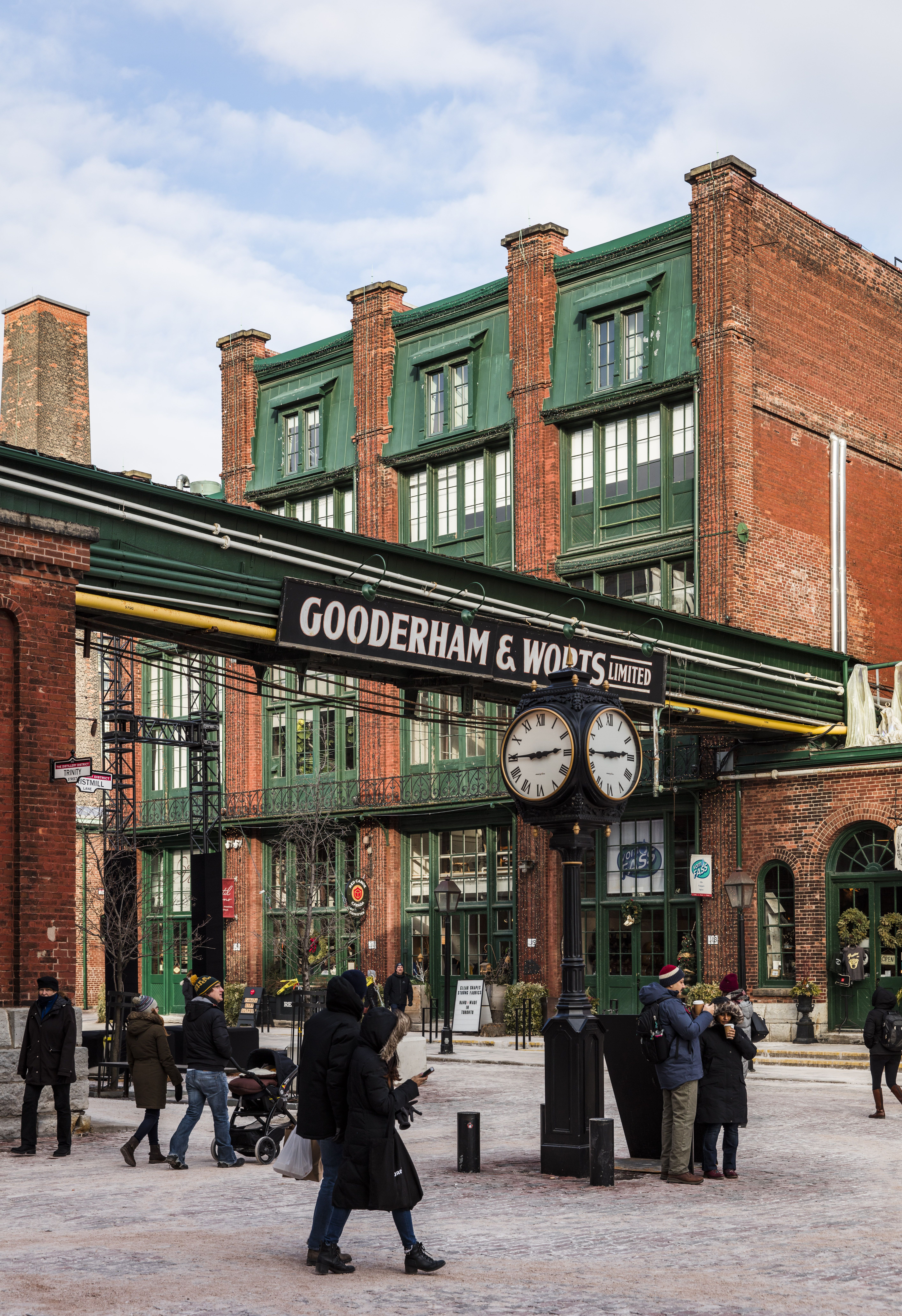 https://mdw-travel-data-us-east-1.s3.amazonaws.com/img/country/Canada/Distillery-District/img_01.jpg