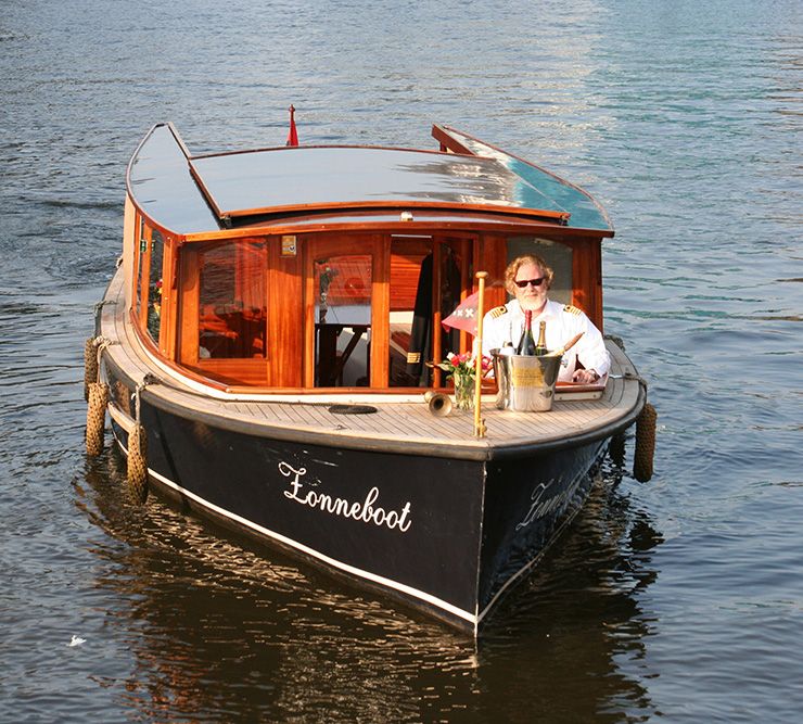 https://mdw-travel-data-us-east-1.s3.amazonaws.com/img/country/Canada/Electric-Boat-Tours/img_00.jpg
