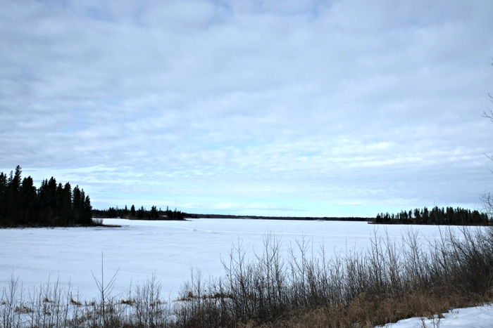https://mdw-travel-data-us-east-1.s3.amazonaws.com/img/country/Canada/Elk-Island-National-Park/img_04.jpg