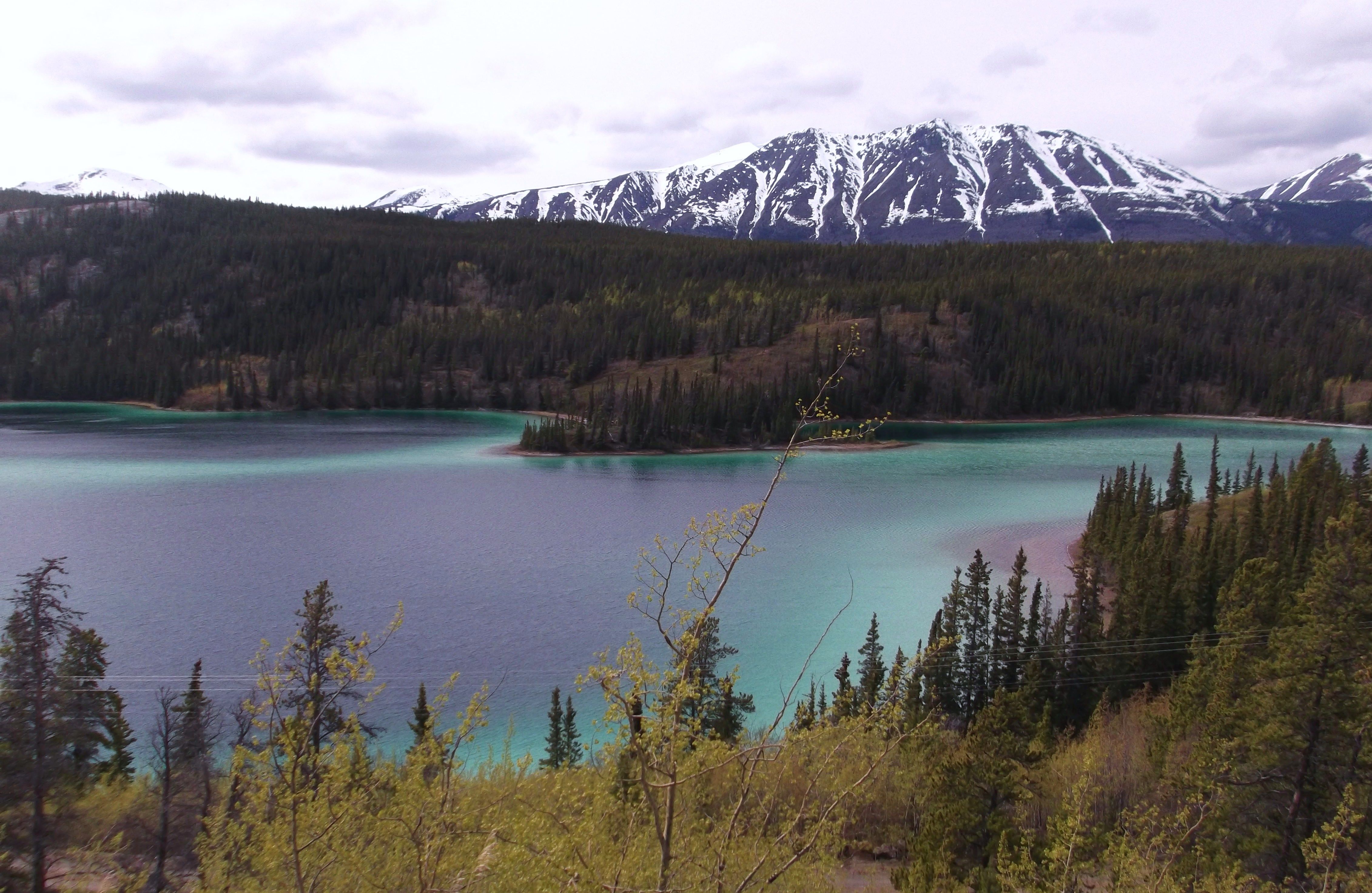 https://mdw-travel-data-us-east-1.s3.amazonaws.com/img/country/Canada/Emerald-Lake/img_01.jpg