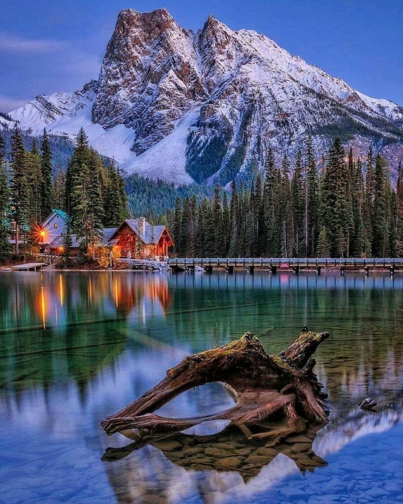 https://mdw-travel-data-us-east-1.s3.amazonaws.com/img/country/Canada/Emerald-Lake/img_04.jpg