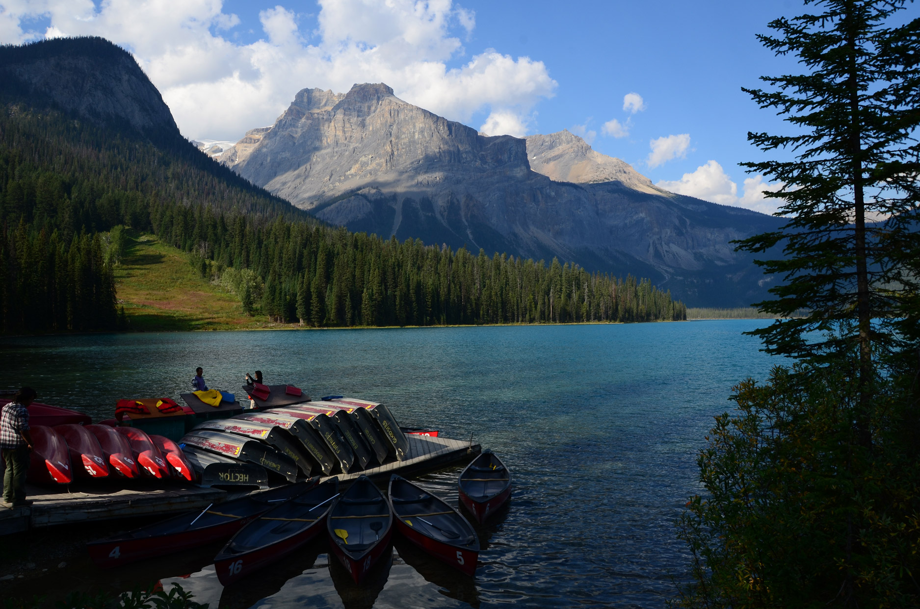https://mdw-travel-data-us-east-1.s3.amazonaws.com/img/country/Canada/Emerald-Lake/img_05.jpg