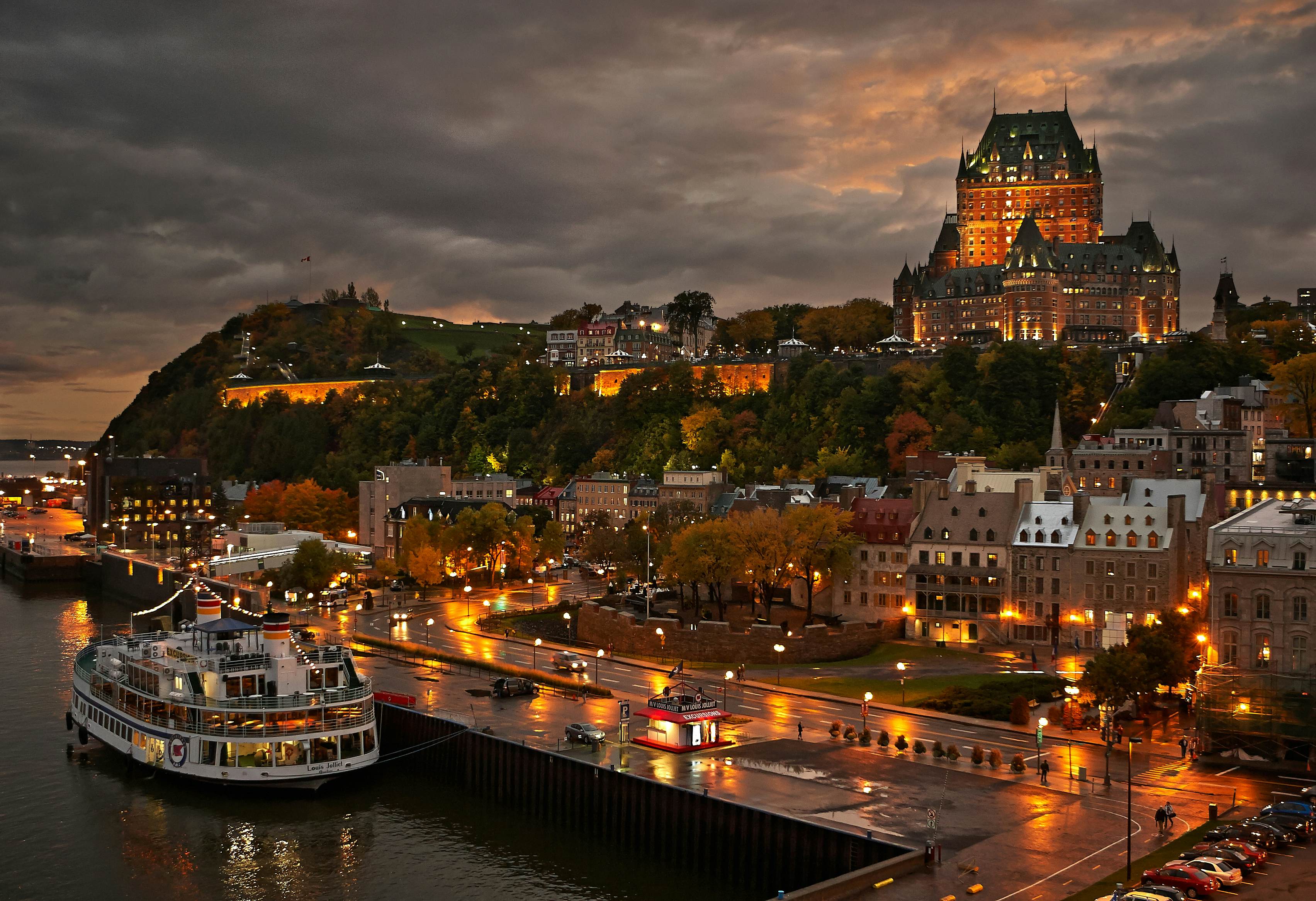 https://mdw-travel-data-us-east-1.s3.amazonaws.com/img/country/Canada/Evraz-Place/img_03.jpg