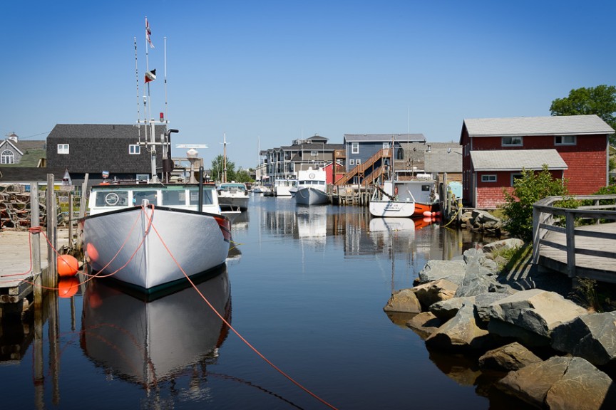 https://mdw-travel-data-us-east-1.s3.amazonaws.com/img/country/Canada/Fishermans-Cove/img_03.jpg