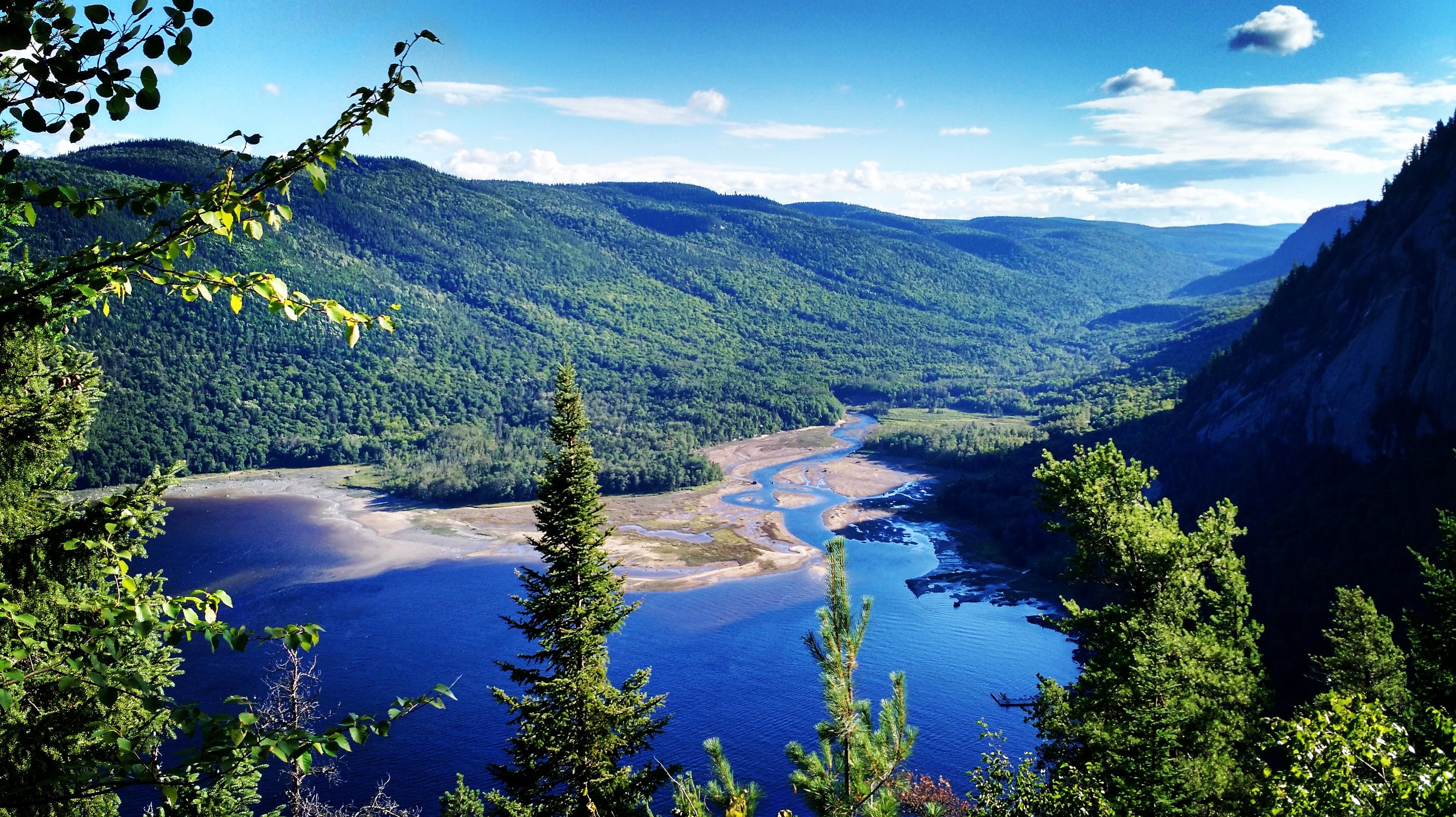 https://mdw-travel-data-us-east-1.s3.amazonaws.com/img/country/Canada/Fjord-du-Saguenay-National-Park/img_01.jpg