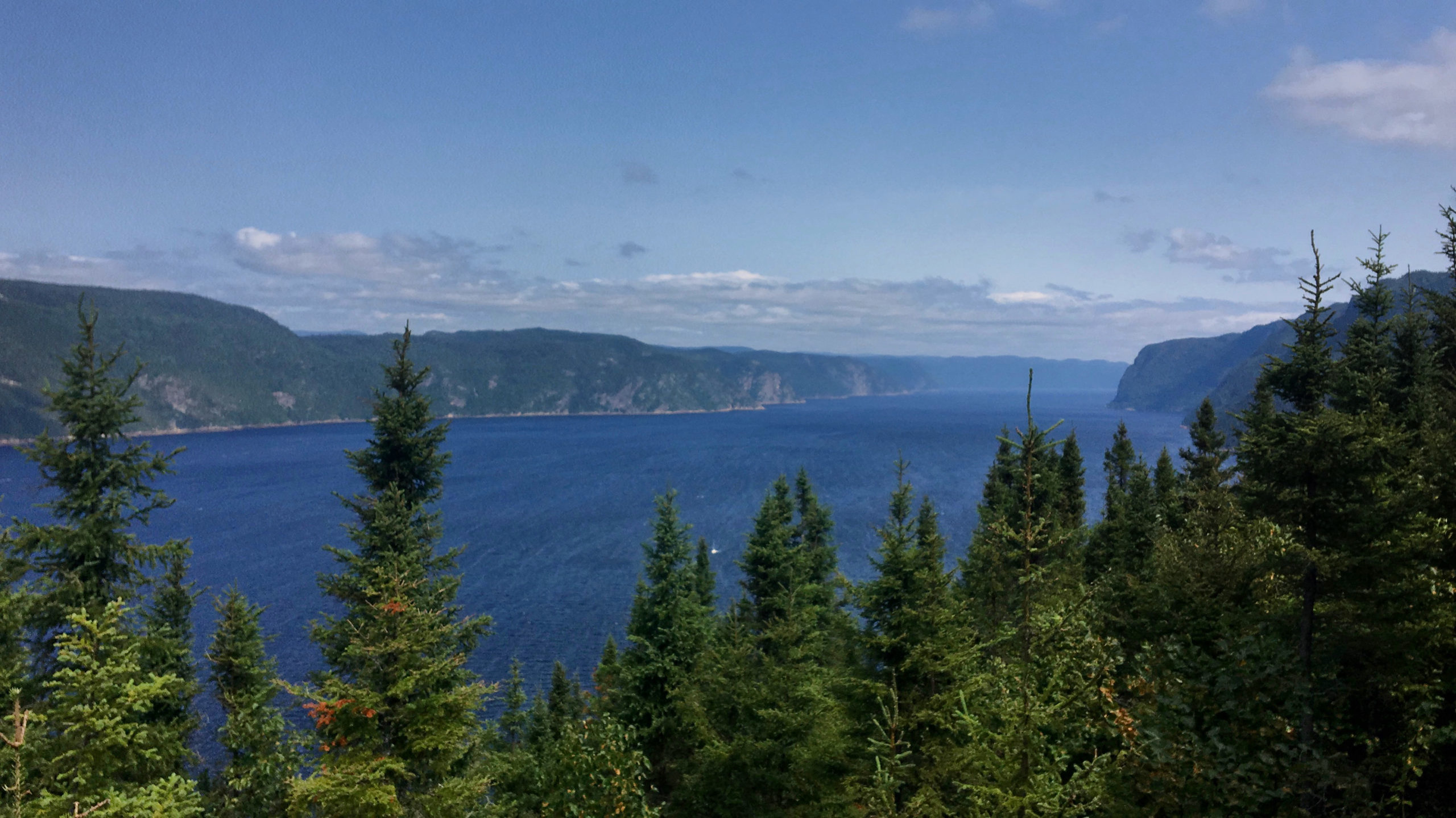 https://mdw-travel-data-us-east-1.s3.amazonaws.com/img/country/Canada/Fjord-du-Saguenay-National-Park/img_03.jpg