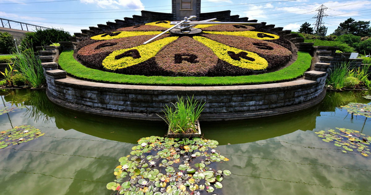 https://mdw-travel-data-us-east-1.s3.amazonaws.com/img/country/Canada/Floral-Clock/img_01.jpg
