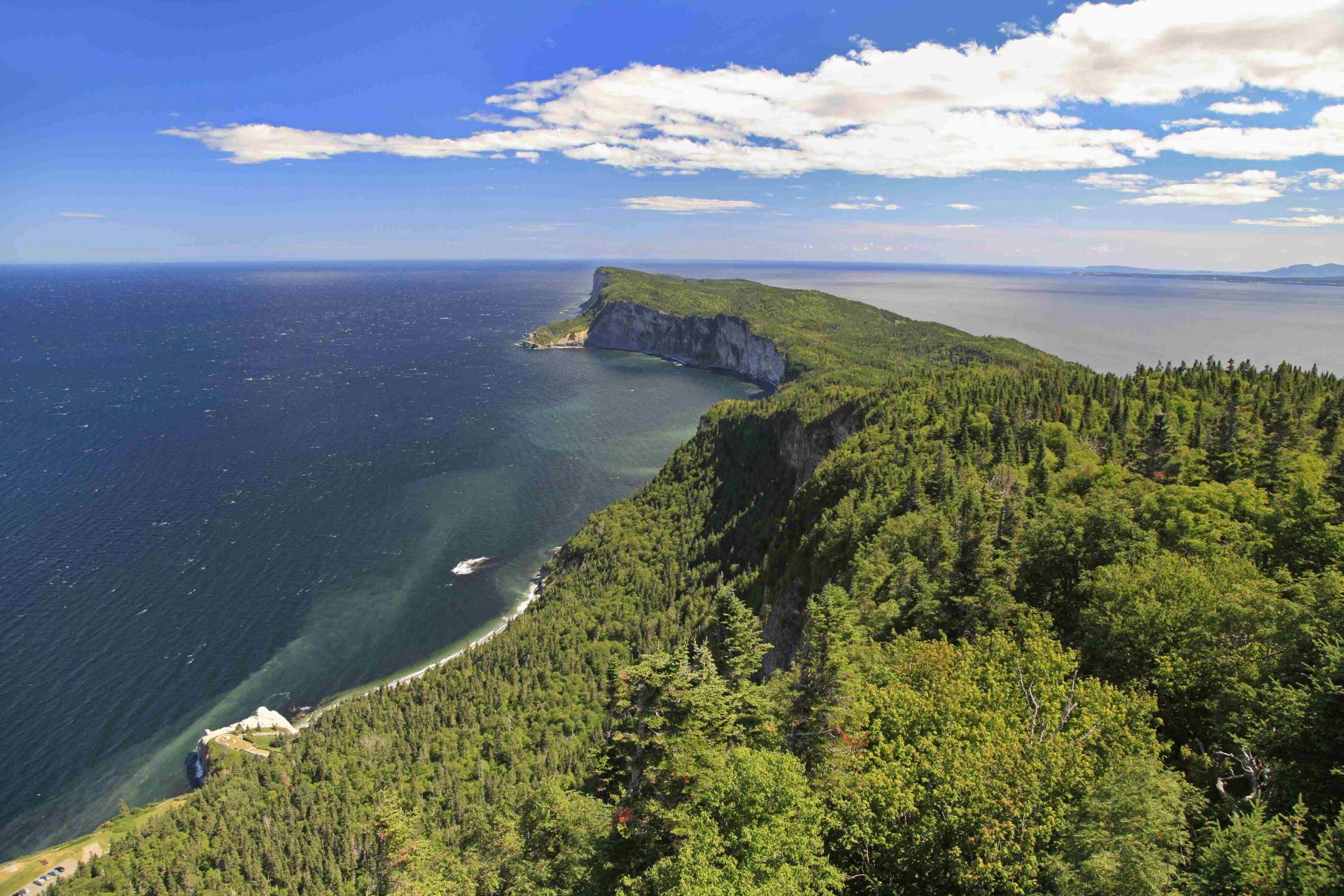 https://mdw-travel-data-us-east-1.s3.amazonaws.com/img/country/Canada/Forillon-National-Park/img_02.jpg